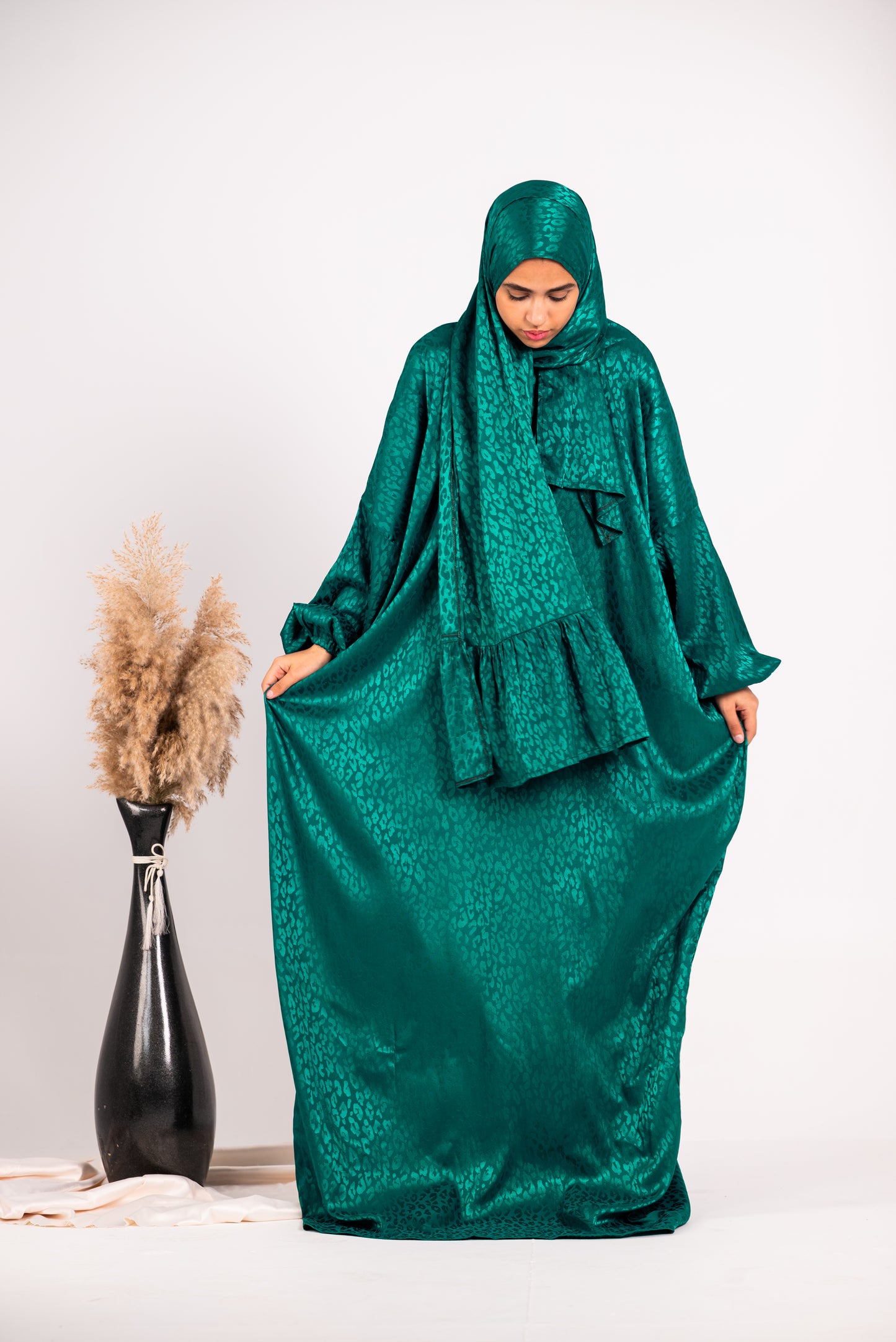 Dark green jacquard satin esdal with bandana