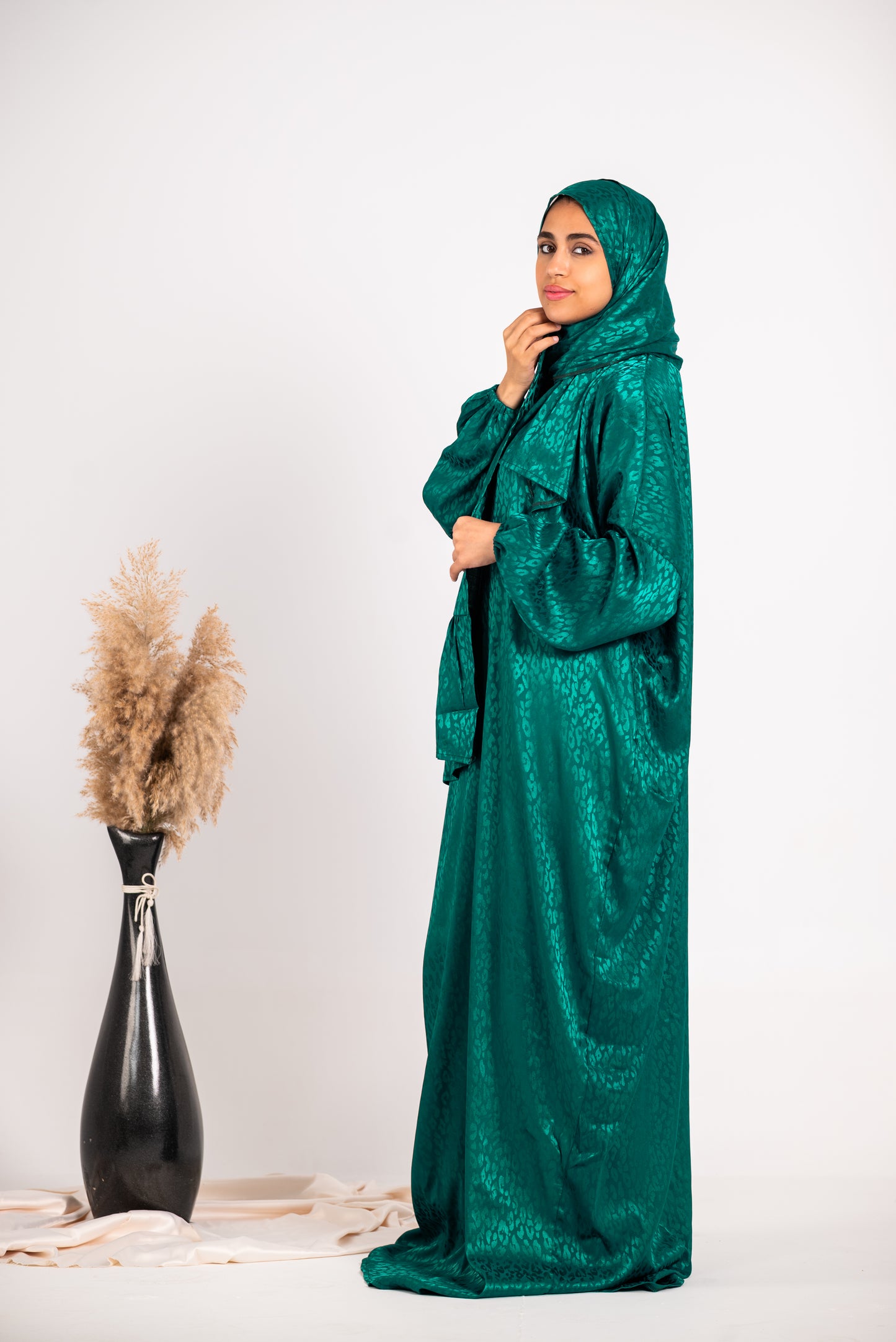 Dark green jacquard satin esdal with bandana
