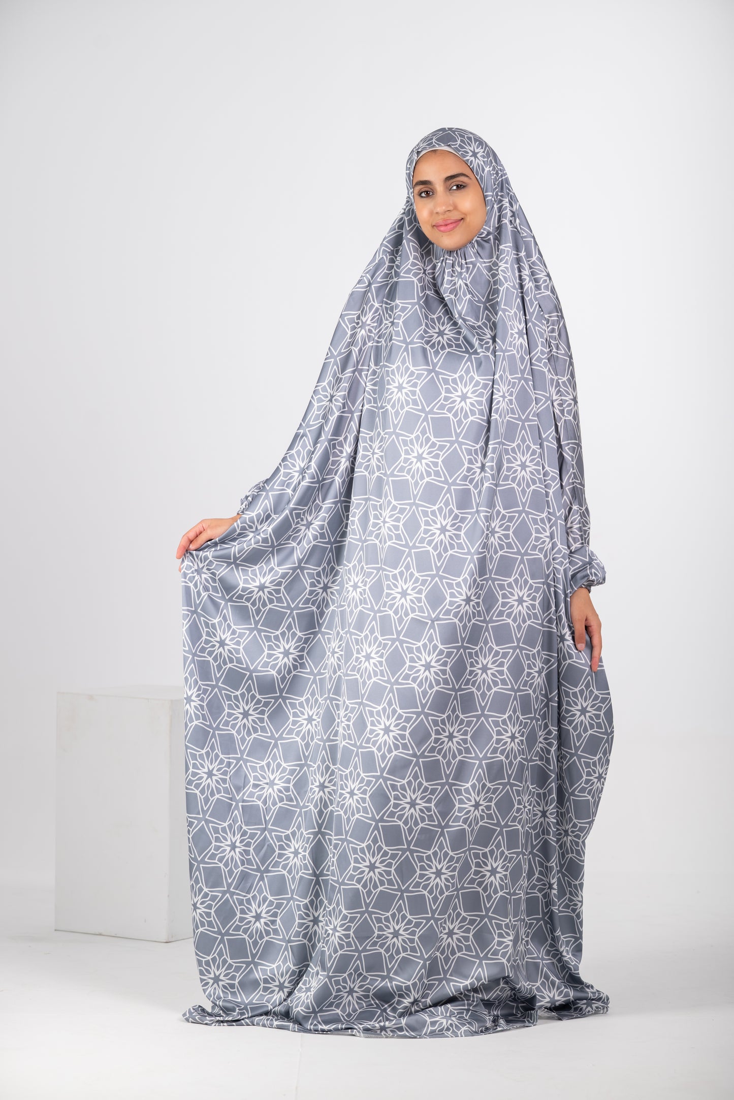 Satin Cap esdal with sleeves (gray&white)