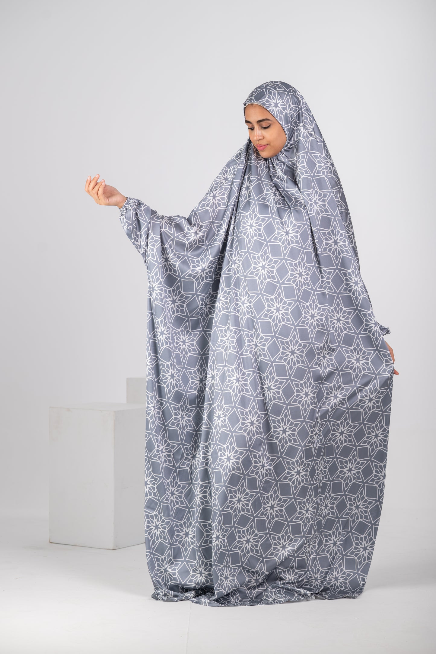 Satin Cap esdal with sleeves (gray&white)